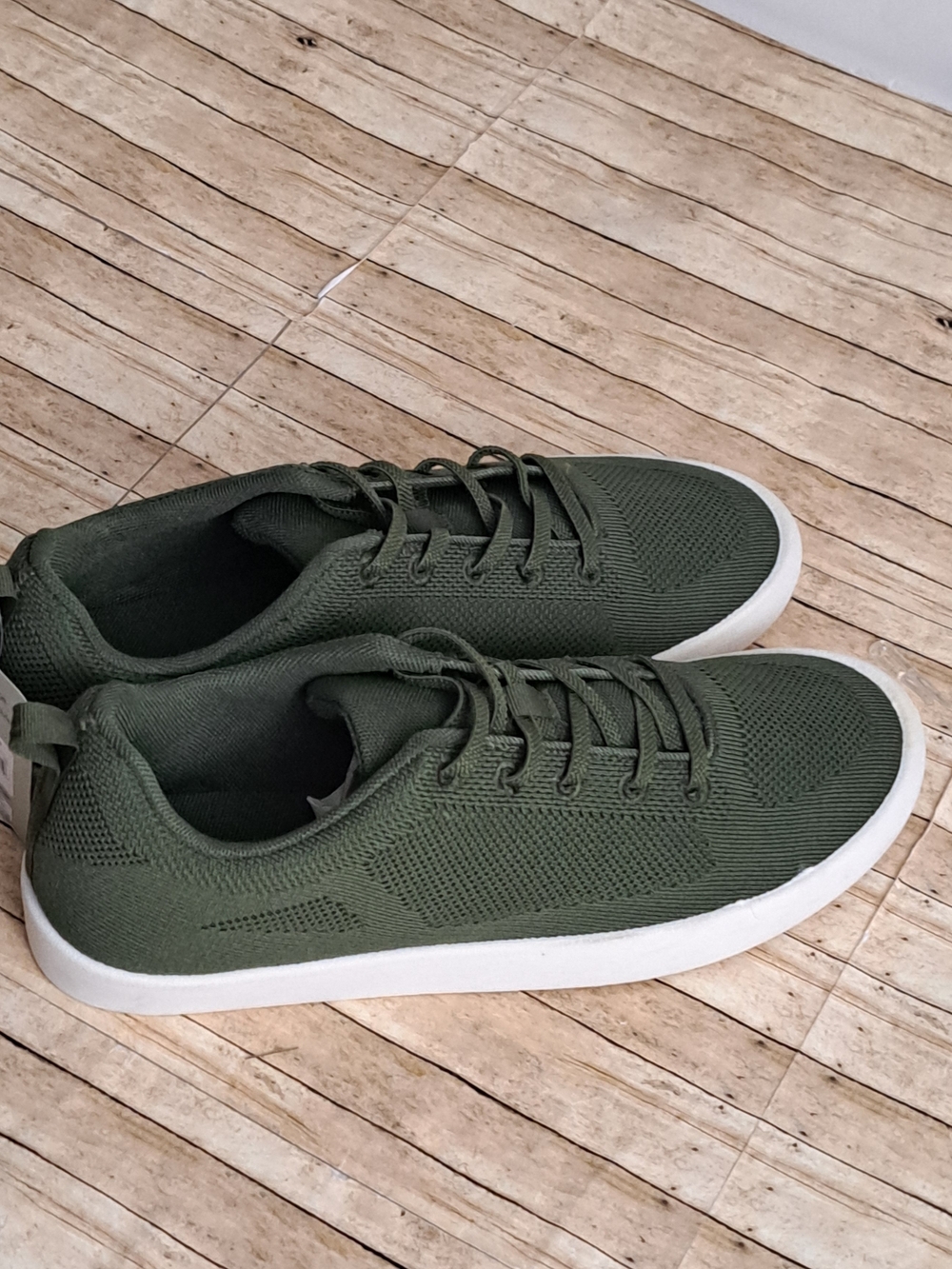 Men's George Olive Knit Lace-Up Sneakers with White Sole Size 10.5